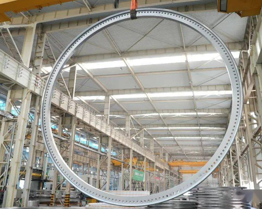 Wind turbine flange